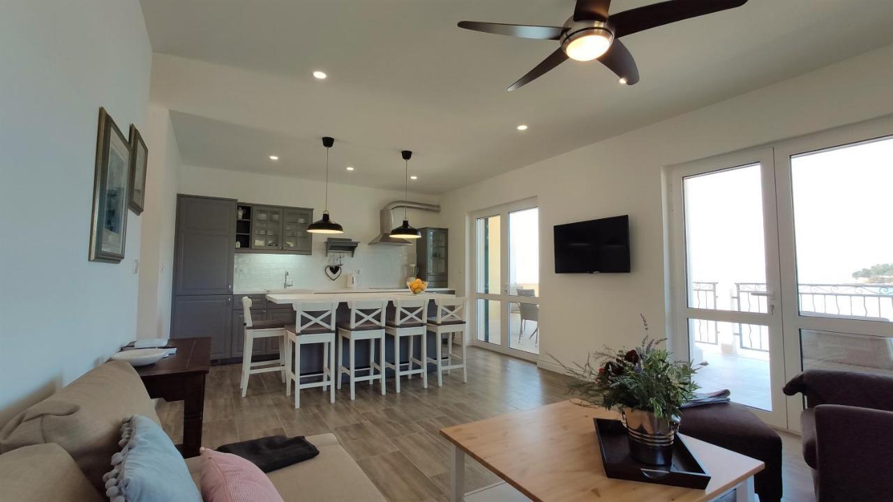 Aria Apartment Sumartin Exterior photo